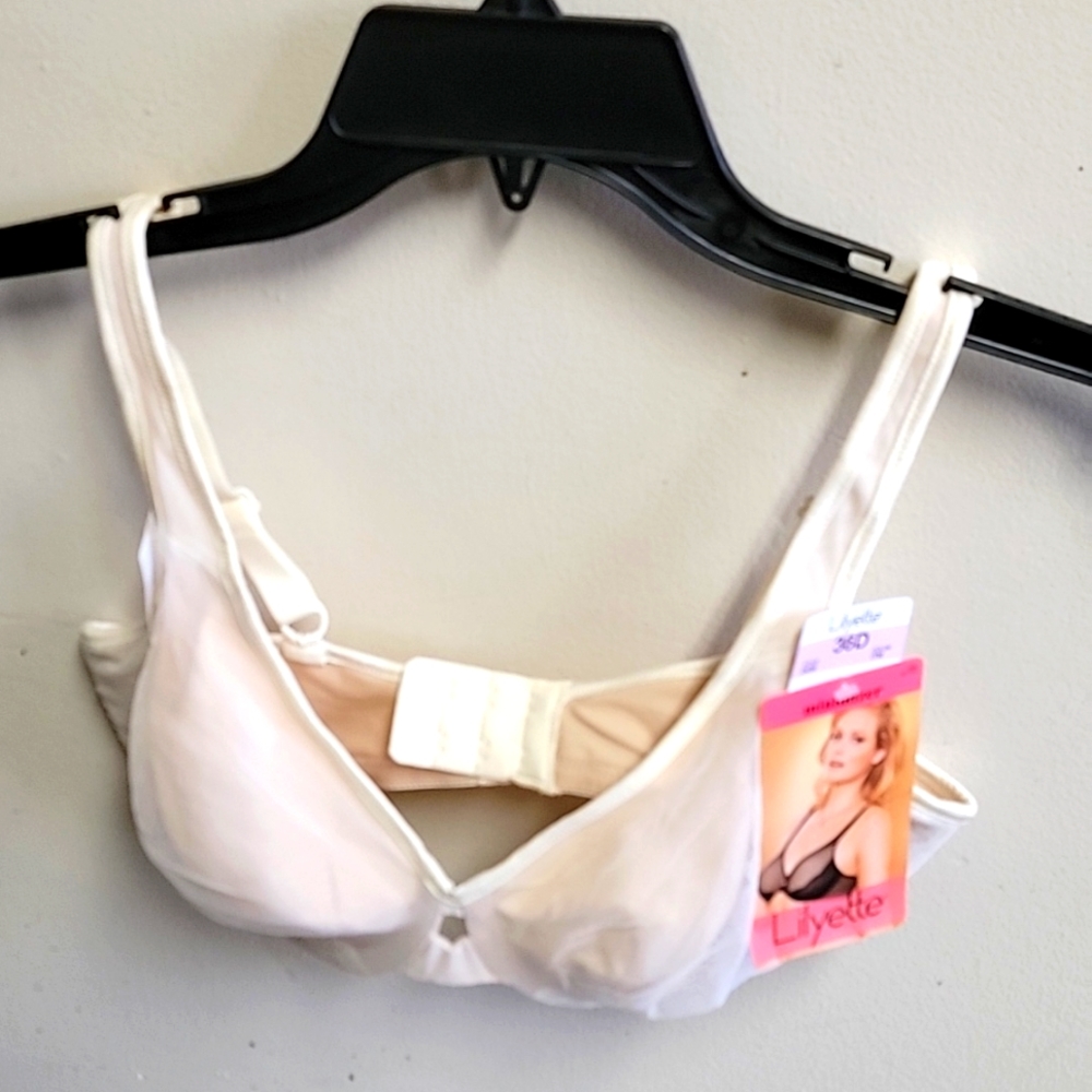 Lilyette by Bali Minimizer  Dreamwire techology built up comfort straps